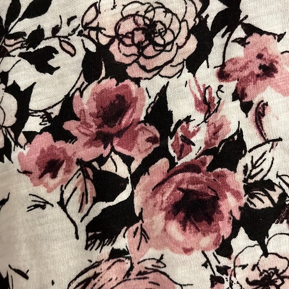 Torrid Tshirt - Heritage Slub V-Neck Floral Pocket Tee, Size 3 (22-24) NWT - Picture 3 of 7